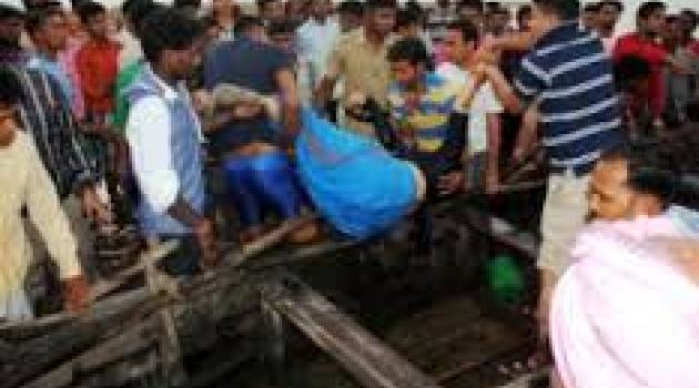 Odisha government today engaged scuba divers and undertook aerial search to trace at least nine persons missing after the boat capsize incident in #Hirakud Dam #Odisha #News